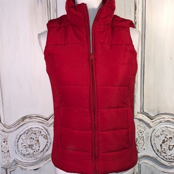 New York & Company Red Stand Up Collar quilted Puffer Vest Size XS - Picture 1 of 12